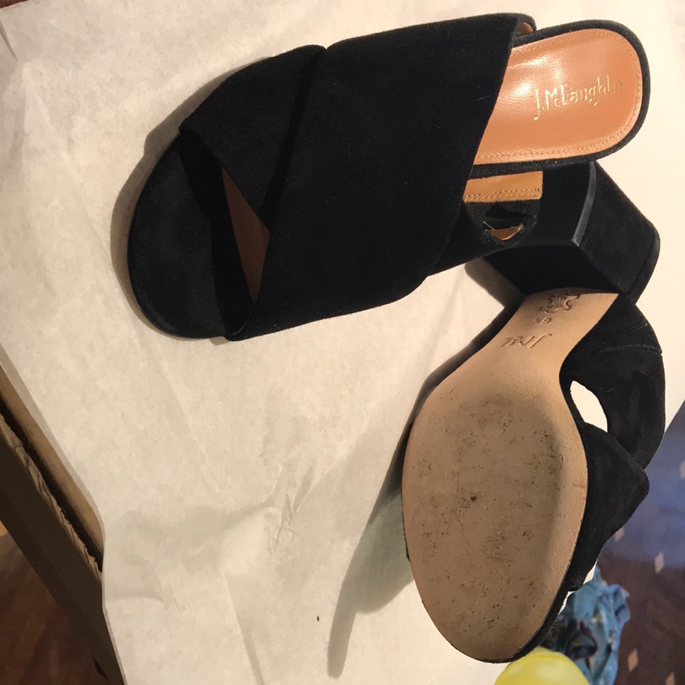 1 pr blk suade mules
